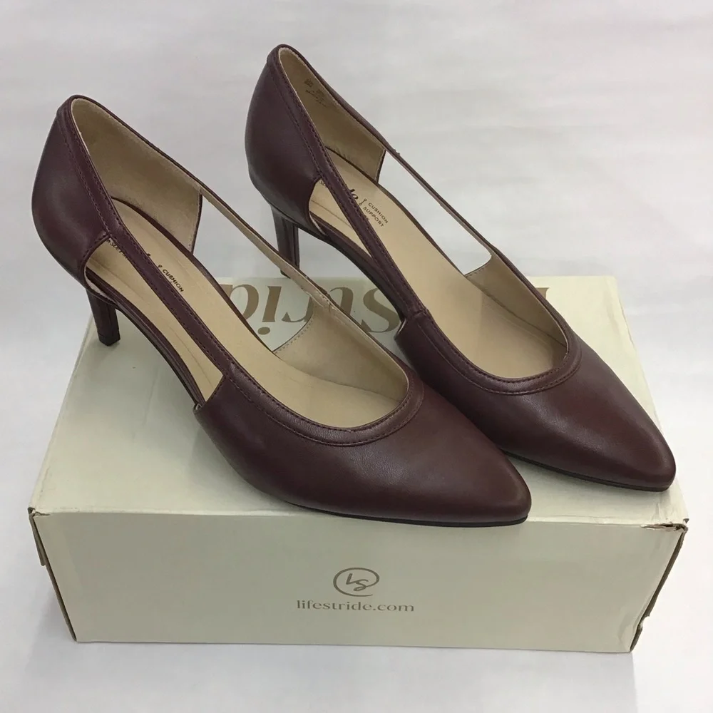 New Lifestride womens wine red heals size 9 side cutouts and cushion support